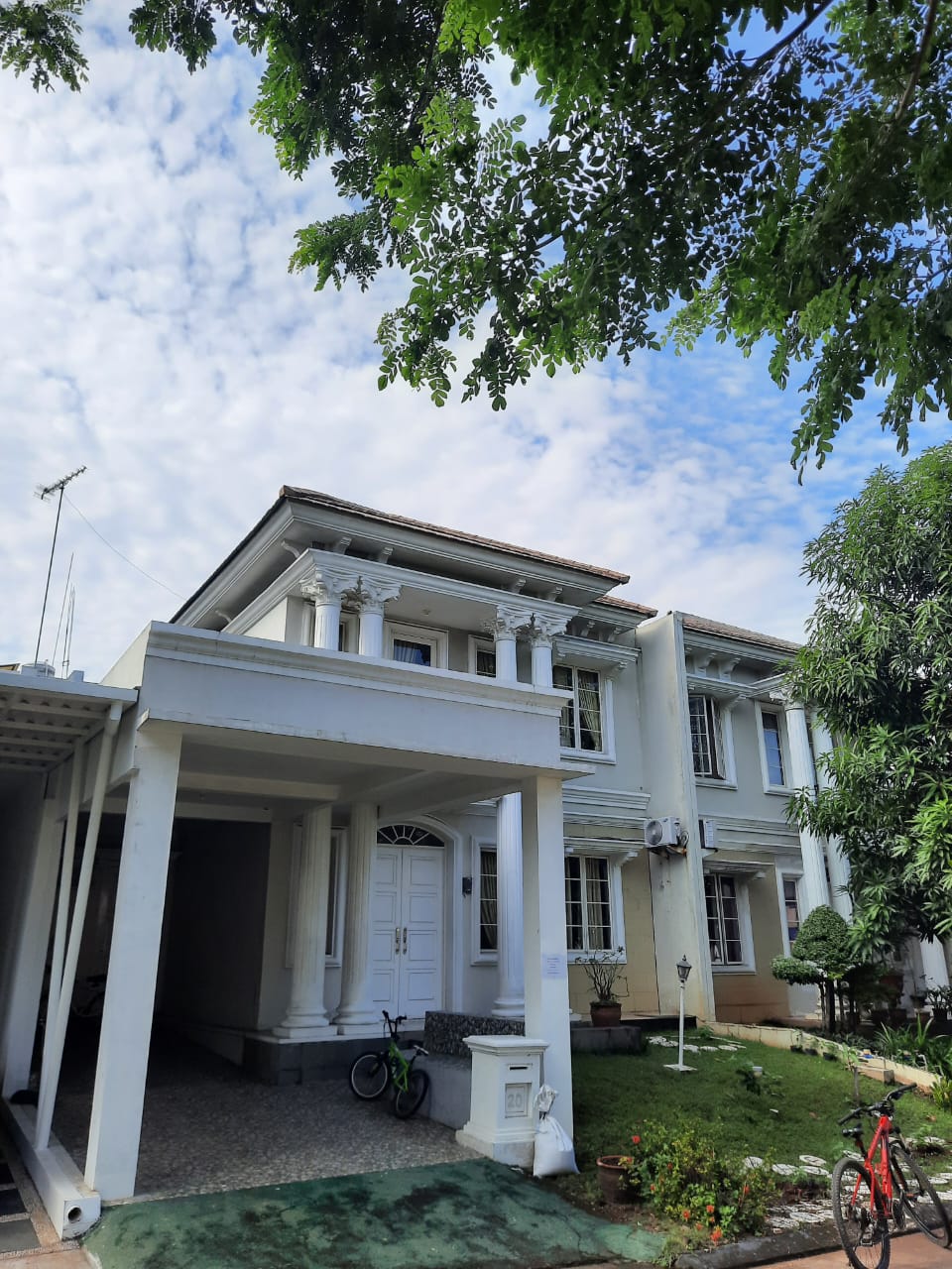 Rumah Disewakan di Cluster Oakwood Lippo Cikarang